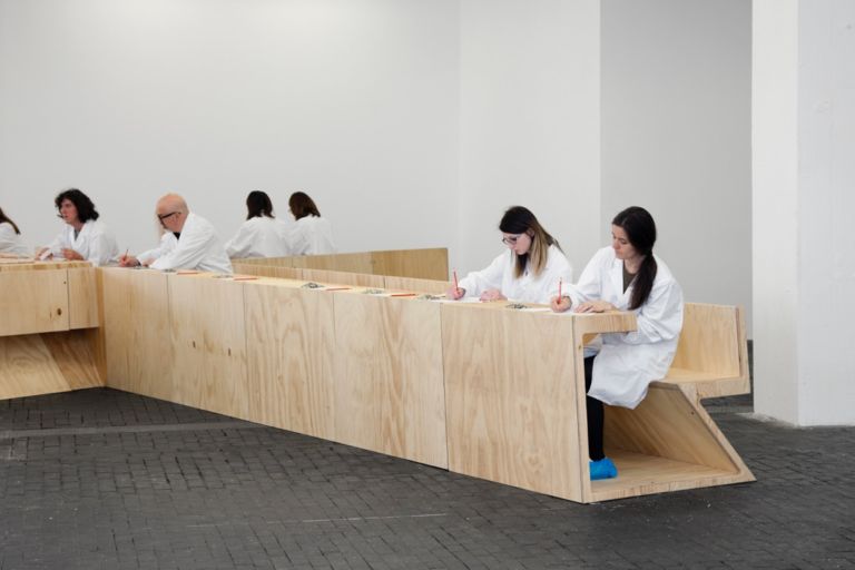 Marina Abramovic, Counting the rice - Centre d’Art Contemporain, Ginevra - photo Annik Wetter