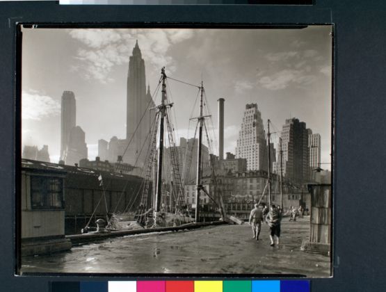 New York Public Library - Digital Collections, Berenice Abbott, Fulton Street Dock, Manhattan skyline, Manhattan, 1935