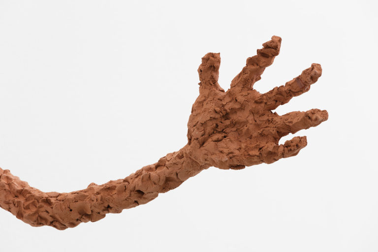Judith Hopf, Untitled (Pair of Arms), 2015, red clay, dettaglio