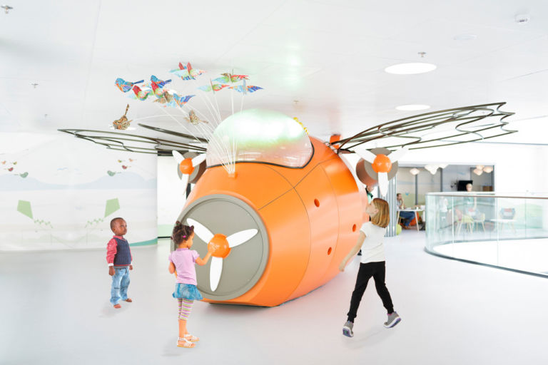 Tinker imagineers Juliana Childrens Hospital Photo credit Fred Ernst Il miglior progetto di interior design del 2015? È in Olanda, in un ospedale pediatrico. Che Tinker imagineers ha trasformato in un luogo da favola