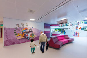 Il miglior progetto di interior design del 2015? È in Olanda, in un ospedale pediatrico. Che Tinker imagineers ha trasformato in un luogo da favola