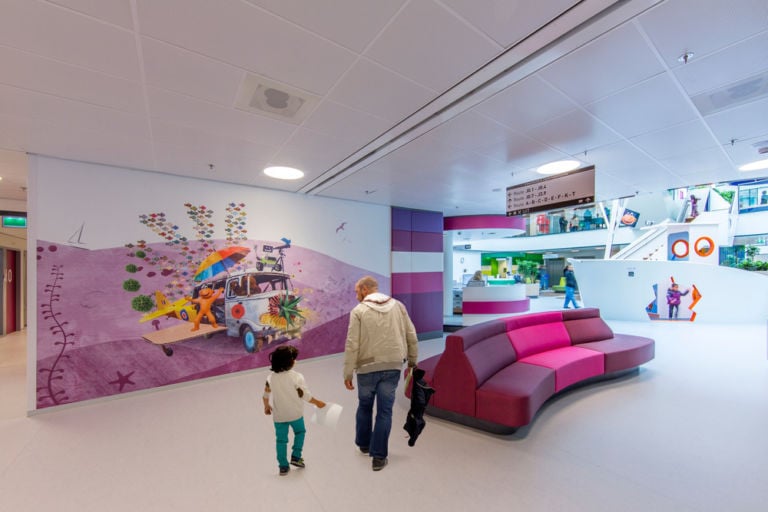 Tinker imagineers Juliana Childrens Hospital Photo credit Michael van Oosten Il miglior progetto di interior design del 2015? È in Olanda, in un ospedale pediatrico. Che Tinker imagineers ha trasformato in un luogo da favola