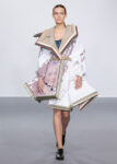 Viktor Rolf AW15 Wearable Art collection dezeen 468 14 Arte da indossare di Viktor & Rolf: Van Gogh bucolico, cornici trasformate in cappe e Picasso con lo strascico