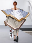 Viktor Rolf AW15 Wearable Art collection dezeen 468 18 Arte da indossare di Viktor & Rolf: Van Gogh bucolico, cornici trasformate in cappe e Picasso con lo strascico