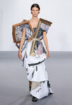 Viktor Rolf AW15 Wearable Art collection dezeen 468 22 Arte da indossare di Viktor & Rolf: Van Gogh bucolico, cornici trasformate in cappe e Picasso con lo strascico