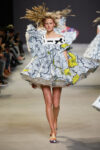 Viktor and Rolf spring summer 2015 haute couture Paris Fashion Week dezeen 468 2 Arte da indossare di Viktor & Rolf: Van Gogh bucolico, cornici trasformate in cappe e Picasso con lo strascico