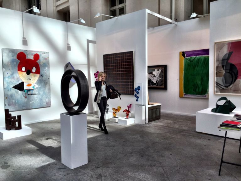 Art Madrid 2016 08 Madrid Updates: immagini di Art Madrid, nella galleria di cristallo del Palazzo di Cibeles. Livello più alto a questa seconda edizione, qualità altalenante