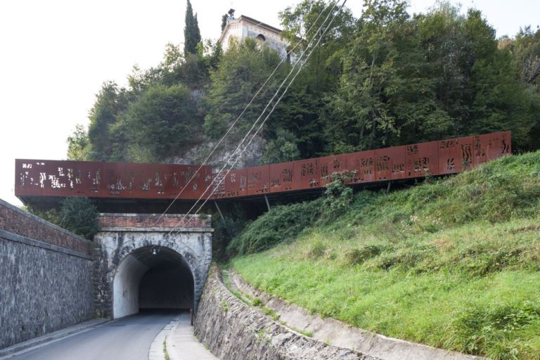 Asprostudio, ponte ciclopedonale By Pass San Gottardo, 2007 - primo intervento del Nuovo Sistema di Visita della città di Vittorio Veneto - photo Andrea Pertoldeo