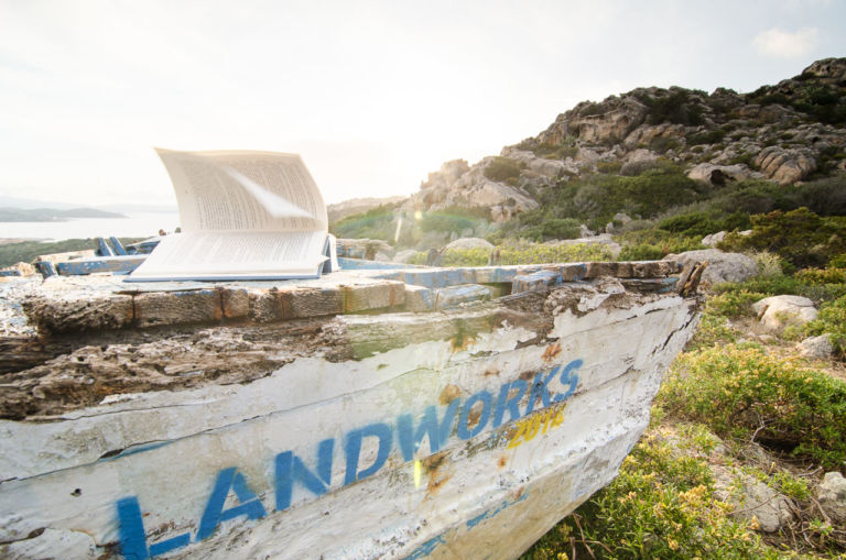 C. Phongphit Hanging Boats foto Ettore Cavalli LandWorks Sardinia. Da Caprera a La Maddalena, studenti da cinque continenti in Sardegna: trasformata in un grande laboratorio sul paesaggio