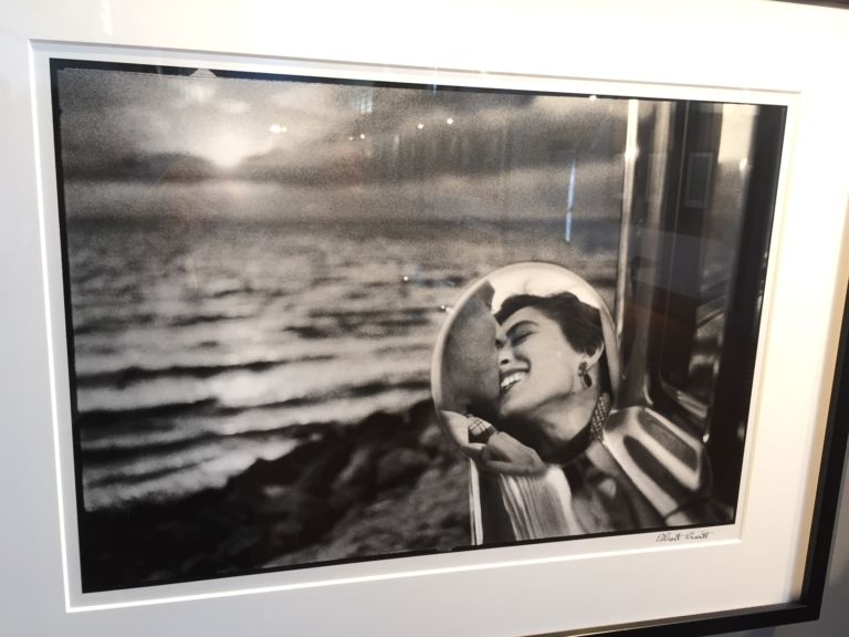 Elliott Erwitt CAOS Terni 14 Immagini e video dalla mostra di Elliott Erwitt al CAOS di Terni. Da Grace Kelly a Che Guevara, a Marilyn Monroe, icone dell'artista che piaceva a Robert Capa