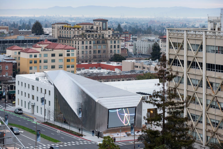 Il Berkeley Art Museum and Pacific Film Archive foto Iwan Baan courtesy of Diller Scofidio Renfro EHDD BAMPFA 1 Diller Scofidio + Renfro sovrani di California. Dopo il Broad Museum, firmano il nuovo Berkeley Art Museum and Pacific Film Archive: ecco le immagini