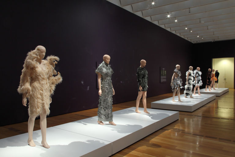 Iris van Herpen Transforming Fashion High Museum of Art di Atlanta 01 Piccoli Alexander McQueen crescono. L'allieva Iris van Herpen di scena con abiti e accessori all’High Museum di Atlanta: le immagini