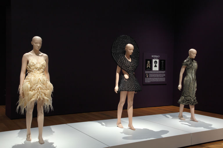 Iris van Herpen Transforming Fashion High Museum of Art di Atlanta 06 Piccoli Alexander McQueen crescono. L'allieva Iris van Herpen di scena con abiti e accessori all’High Museum di Atlanta: le immagini