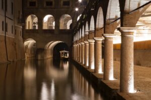 In anteprima da Mantova le immagini della nuova illuminazione artistica delle Pescherie di Giulio Romano. Si accendono i riflettori sulla capitale italiana della cultura 2016