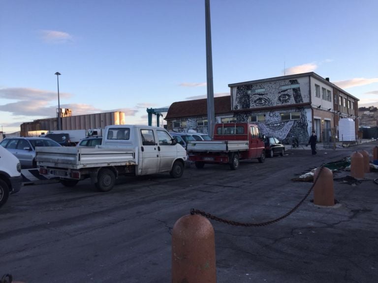 Olivo Barbieri Città Perfetta Mercato del Pesce di Ancona 7 Il Mercato del Pesce di Ancona, una Città Perfetta. Tra i banchi ittici va in scena il progetto di Olivo Barbieri voluto dal Maxxi che attraversa tre regioni adriatiche