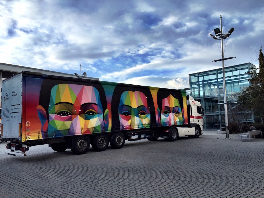 Madrid Updates: Street Art in movimento, sui teloni di copertura dei camion. Ecco le immagini del Truck Art Project, dai piazzali esterni di Arco