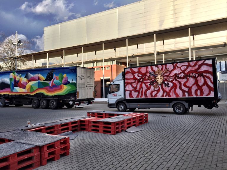 Truck Art Project Madrid 7 Madrid Updates: Street Art in movimento, sui teloni di copertura dei camion. Ecco le immagini del Truck Art Project, dai piazzali esterni di Arco