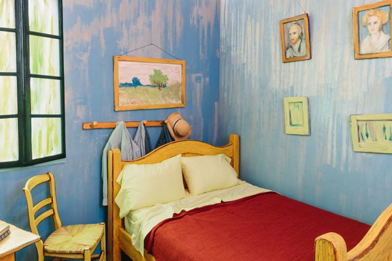 Van Goghs Bedroom Chicago Dormire nella Camera di van Gogh ad Arles. Ma a Chicago, e con solo 10 dollari a notte su Airbnb: idea dell'Art Institute in occasione della mostra del grande post-impressionista