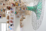 2.Jacob Hashimoto La galleria Studio La Città apre un nuovo spazio temporaneo a Milano sui Navigli, con l’installazione di Jacob Hashimoto