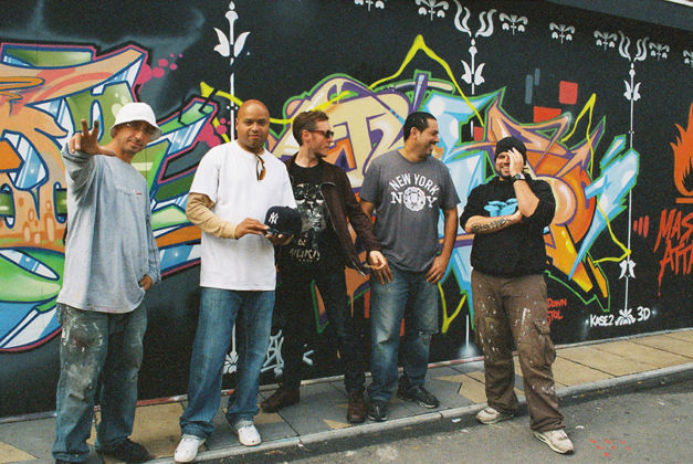 3D dei Massive Attack in una reunion a Bristol con gli esponenti della Tats Crew di New York (Nicer, BG183, Bio) e Wow123, uno street artist tedesco, a Jamaica Street – photo Beezer