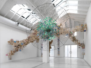 La galleria Studio La Città apre un nuovo spazio temporaneo a Milano sui Navigli, con l’installazione di Jacob Hashimoto