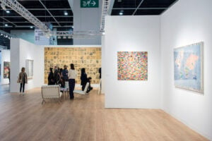 Hong Kong Updates: Un’ invasione di arte italiana Art Basel. Scatti dagli stand delle dieci gallerie nostrane. Estabilished e maestri per il mercato asiatico