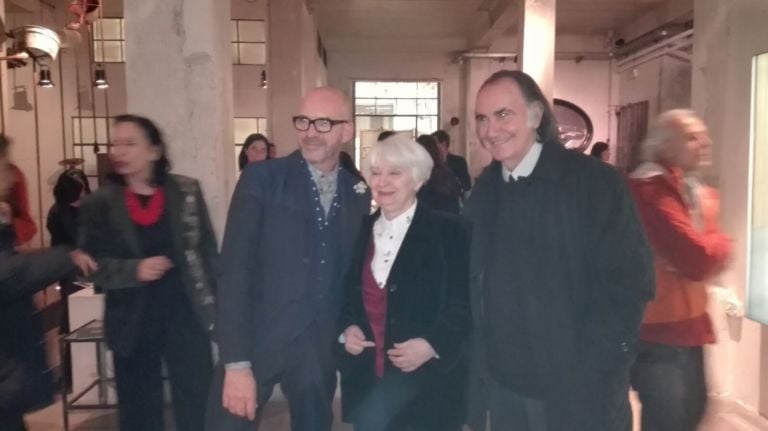 Antonio Marras Bianca Pitzorno Gavino Sanna Moda e arte. Da Milano immagini in anteprima della mostra di Daniela Zedda allo spazio Nonostante Marras: un omaggio fotografico, letterario (ed enologico) alla Sardegna