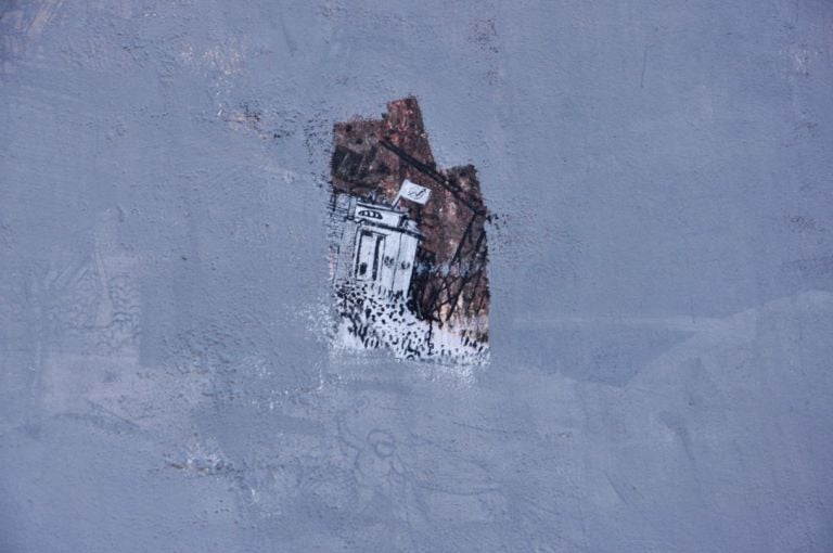 Cancellati a Bologna i murali di Blu foto Giovanni Barbera 17 Bologna senza più Blu. Ecco la cronaca fotografica della cancellazione del murale più noto, La Battaglia, realizzato nel 2013 alla Bolognina