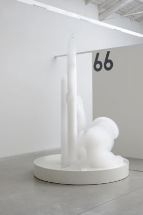 David Medalla, Cloud Canyons (Bubble machines auto-creative sculptures), 1963-77 - courtesy Galleria Enrico Astuni, Bologna – photo Michele Sereni