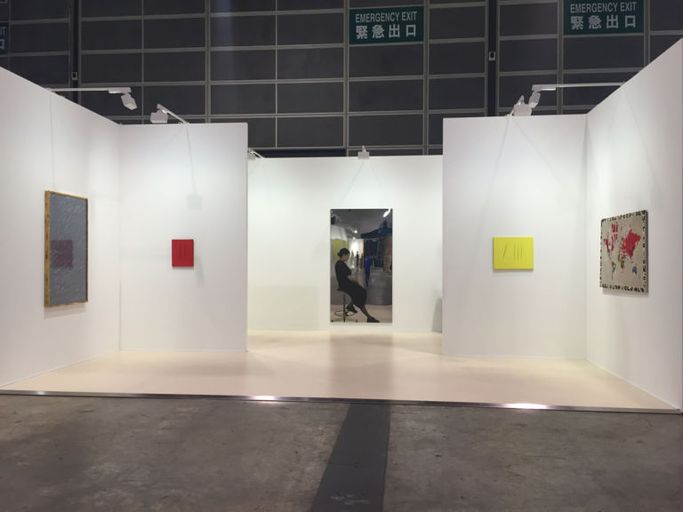 Galleria Cardi Art Basel HK Hong Kong Updates: Un' invasione di arte italiana Art Basel. Scatti dagli stand delle dieci gallerie nostrane. Estabilished e maestri per il mercato asiatico