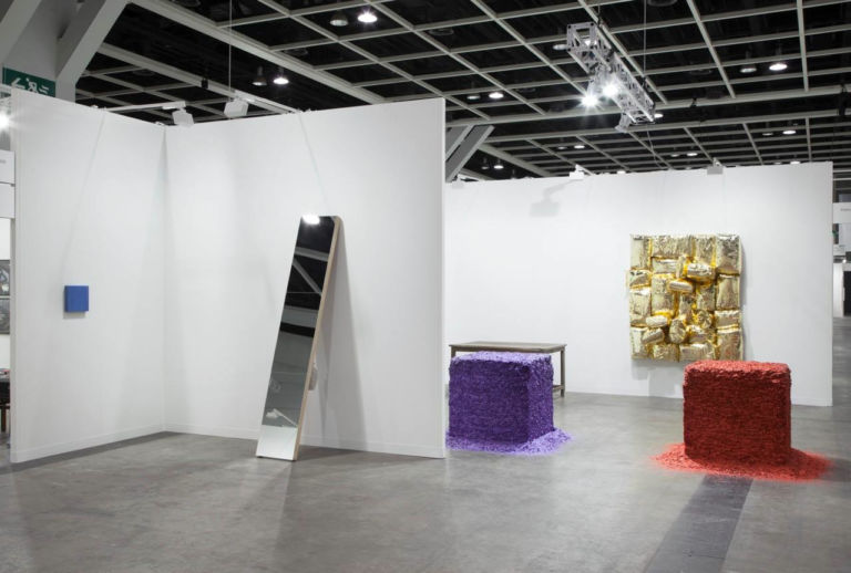 Galleria Franco Noero stand Art Basel HK 2 Hong Kong Updates: Un' invasione di arte italiana Art Basel. Scatti dagli stand delle dieci gallerie nostrane. Estabilished e maestri per il mercato asiatico