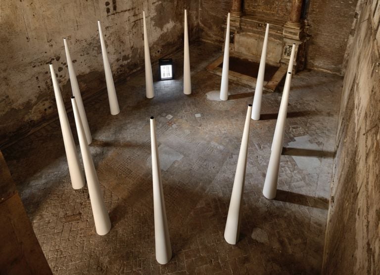 Joan Jonas – After Mirage 1976-2014 – installation view at Gavin Brown’s Enterprise, Roma 2016 – photo Roberto Apa