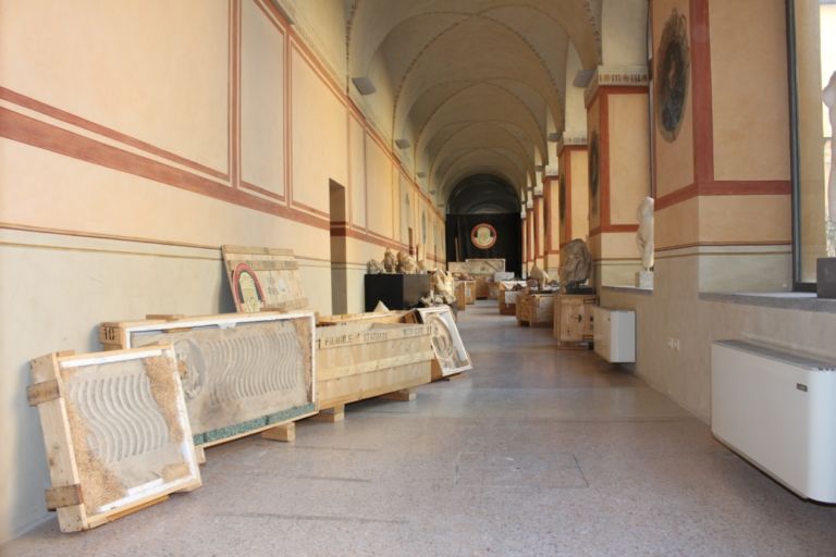 La presentazione delloperazione dei Carabinieri del Comando Tutela Patrimonio Culturale a Ginevra 27 Sarcofagi, statue, crateri. Colpaccio in Svizzera dei Carabinieri Tutela Patrimonio Culturale: ecco immagini e video dei reperti recuperati