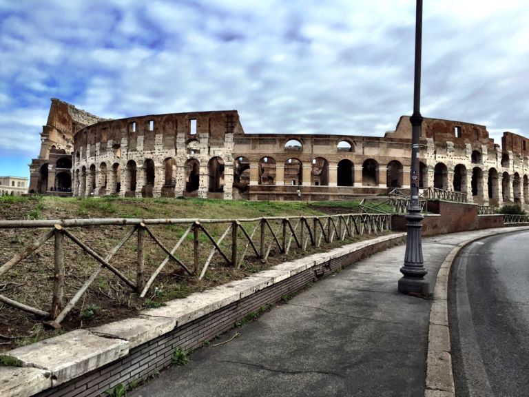 La staccionata al Colosseo e al Circo Massimo 10 Come mai hanno trasformato Colosseo e Circo Massimo ne La Casa nella Prateria? Arredi urbani assurdi nelle aree archeologiche di Roma