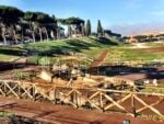 La staccionata al Colosseo e al Circo Massimo 12 Come mai hanno trasformato Colosseo e Circo Massimo ne La Casa nella Prateria? Arredi urbani assurdi nelle aree archeologiche di Roma