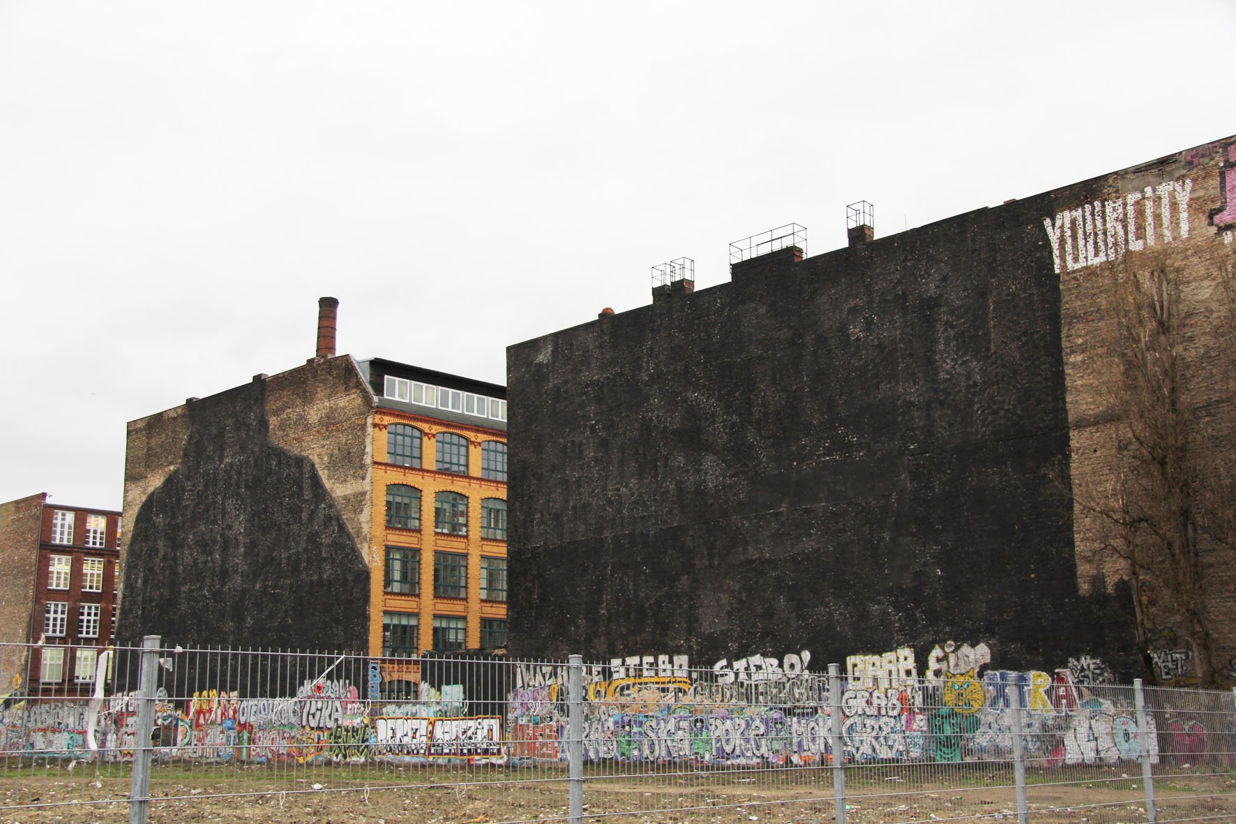 Le opere di Blu a Kreuzberg, dopo la cancellazione dell'arista