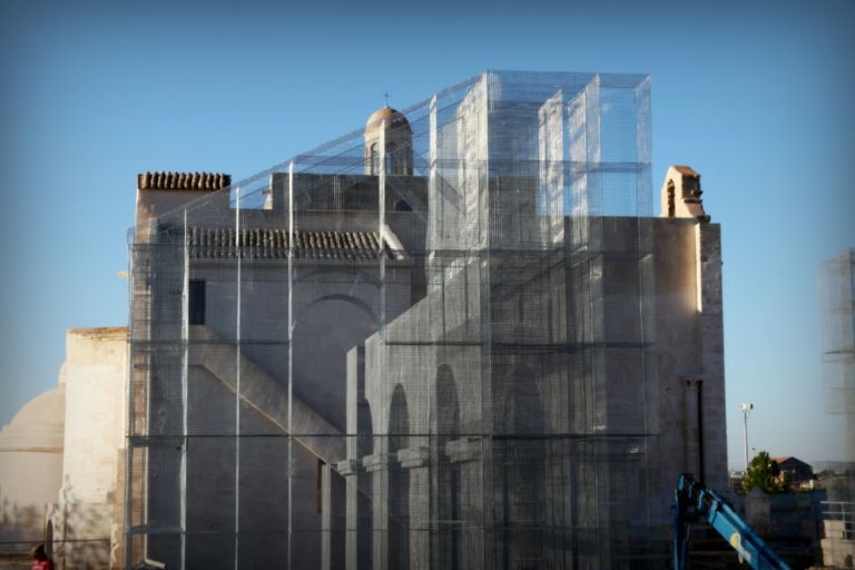 L'installazione di Edoardo Tresoldi per la Basilica paleocristiana di Siponto © Giacomo Pepe