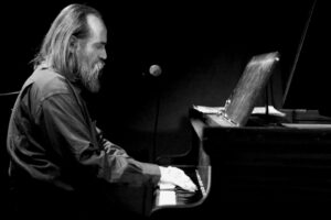 Il pianista più veloce del mondo è ucraino. Lubomyr Melnyk, inventore del nuovo stile continuous piano music, sarà live a Venezia