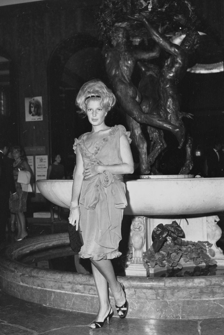 Monica Vitti in occasione della XXIII Mostra del Cinema. Lido di Venezia, 1962 © Archivio Cameraphoto Epoche Venezia