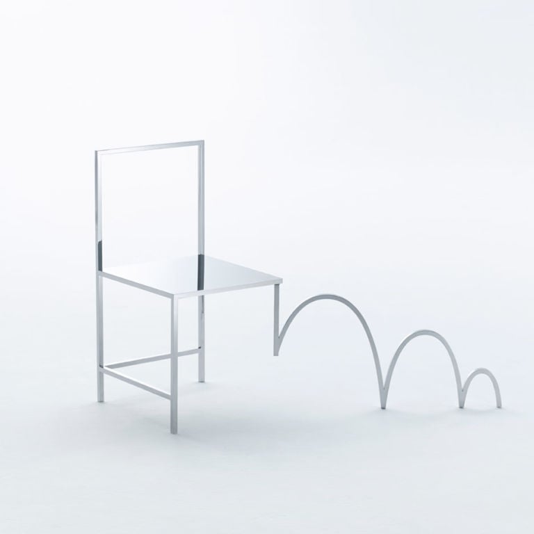 Nendo chairs design Cinquanta sedie tratte dai Manga giapponesi in mostra al Salone del Mobile di Milano. A disegnarle è lo studio Nendo di Tokyo, con qualche sorpresa. Ecco le immagini