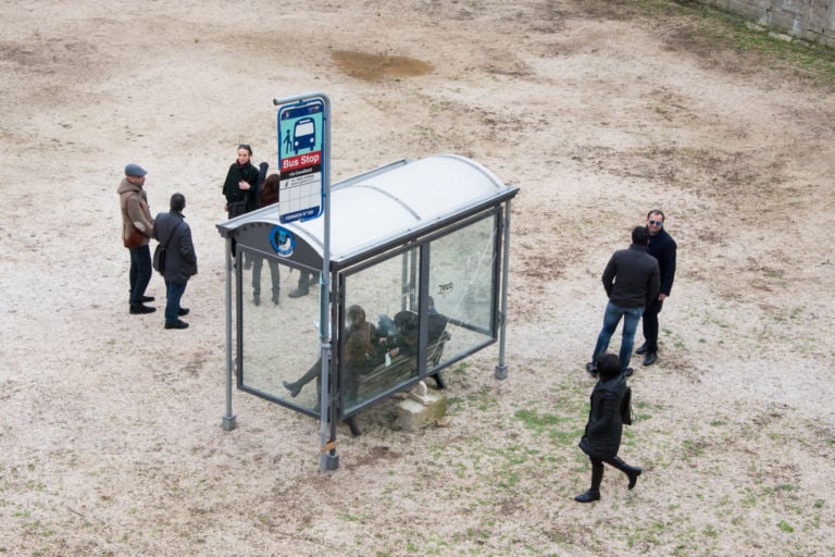 Raffaele Quida Continuum Anfiteatro di Lecce 04 Che ci fa una pensilina degli autobus dentro l’Anfiteatro di Lecce? Dalla Puglia a Milano, immagini del progetto itinerante dell’artista Raffaele Quida