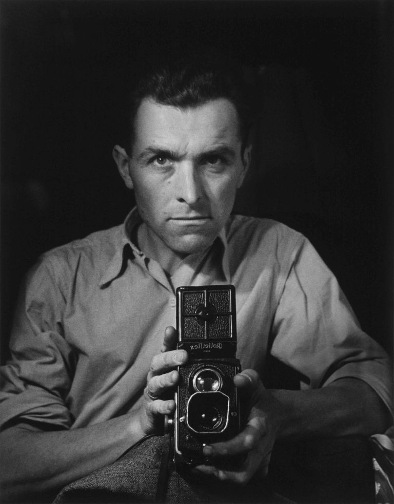 Robert Doisneau, Autoritratto con Rolleiflex, 1947