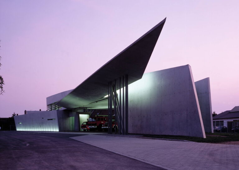 Stazione dei pompieri di Vitra 1993 Weil am Rhein Germania Addio Zaha Hadid, signora dei musei. Dal Maxxi all'Heydar Aliyev di Baku, fino al Messner Museum, ecco una galleria fotografica dei visionari spazi creati dall'archistar