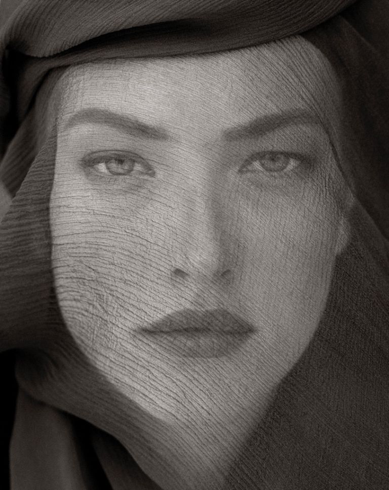 Tatjana Veiled Head (Tight View), Joshua Tree 1988 - © Herb Ritts Foundation