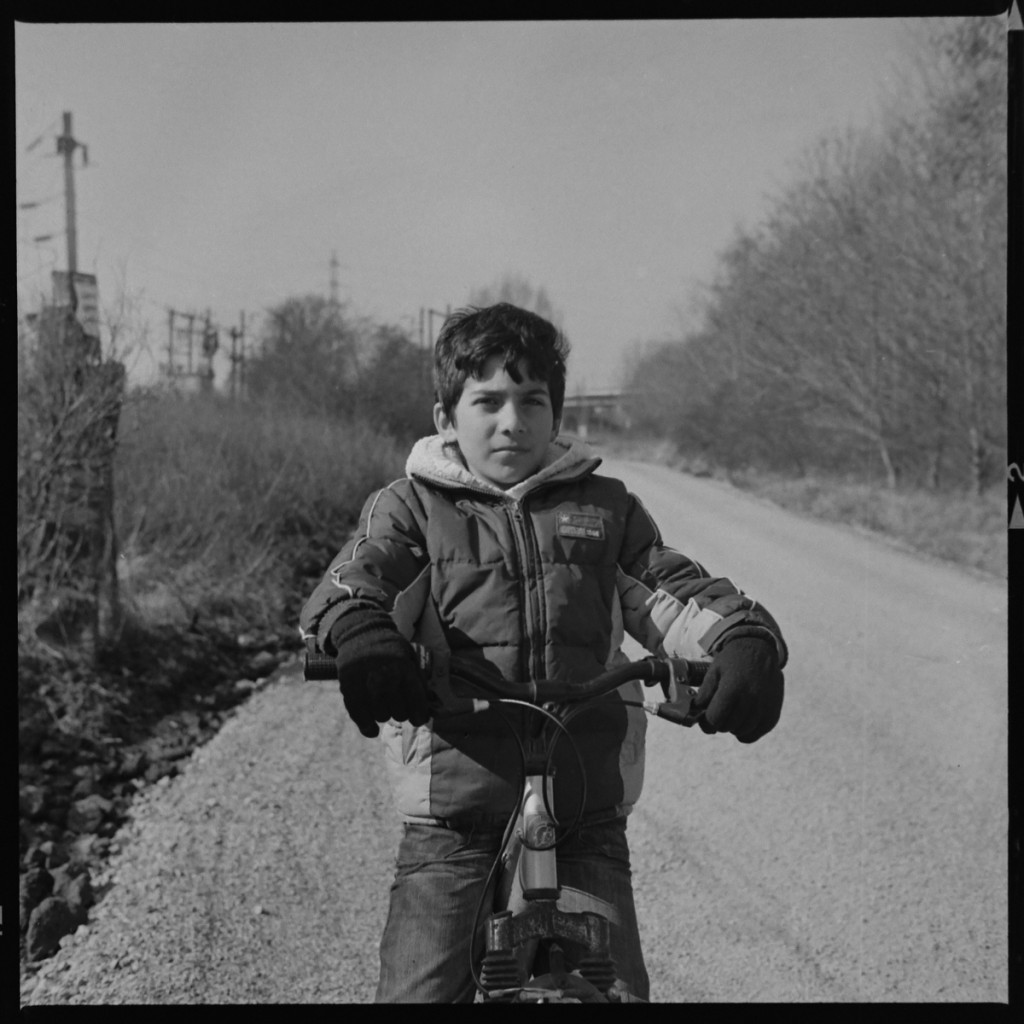 La vita dei profughi, dal campo rifugiati francese di Grande-Synthe. Ecco gli scatti della fotografa Tori Ferenc