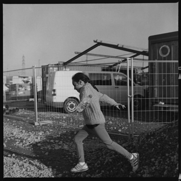 Tori Ferenc Kids of Grande Synthe 2016 3 La vita dei profughi, dal campo rifugiati francese di Grande-Synthe. Ecco gli scatti della fotografa Tori Ferenc