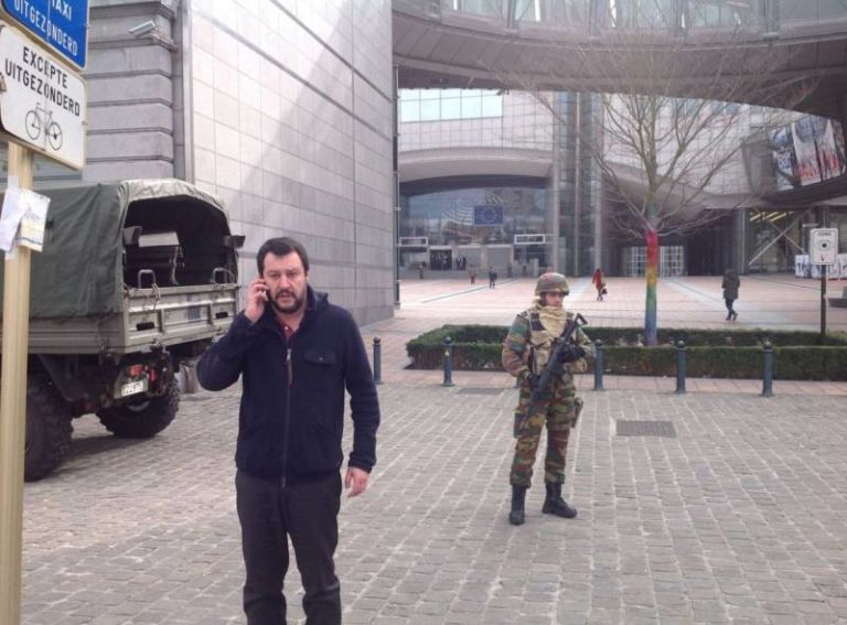 Uno degli scatti di Salvini a Bruxelles