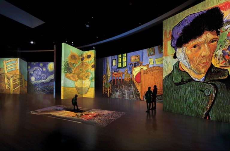 Van Gogh Alive The Experience 1 Entrare dentro un van Gogh. A Torino notti stellate e girasoli del pittore olandese si animano grazie alla tecnologia Sensory4