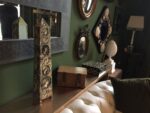 Casa Fornasetti Milano 10 Milano Updates: Tutte le immagini da Casa Fornasetti. Dove Stefania Fersini realizza un intervento ricordando Jan Van Eyck. Ancora mostre nelle case private nella settimana milanese dell’arte