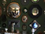 Casa Fornasetti Milano 7 Milano Updates: Tutte le immagini da Casa Fornasetti. Dove Stefania Fersini realizza un intervento ricordando Jan Van Eyck. Ancora mostre nelle case private nella settimana milanese dell’arte